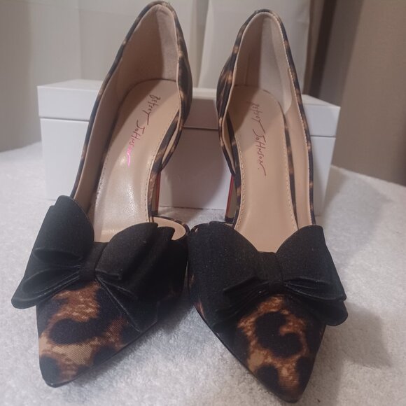 BETSEY JOHNSON LEOPARD PRINT STILLETOS WITH 4 INCH RED PEARL HEELS - Picture 2 of 6